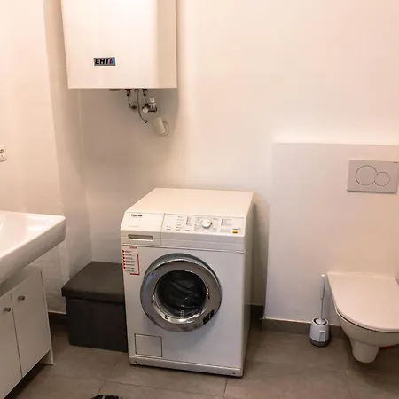 Apartment Real 1 *